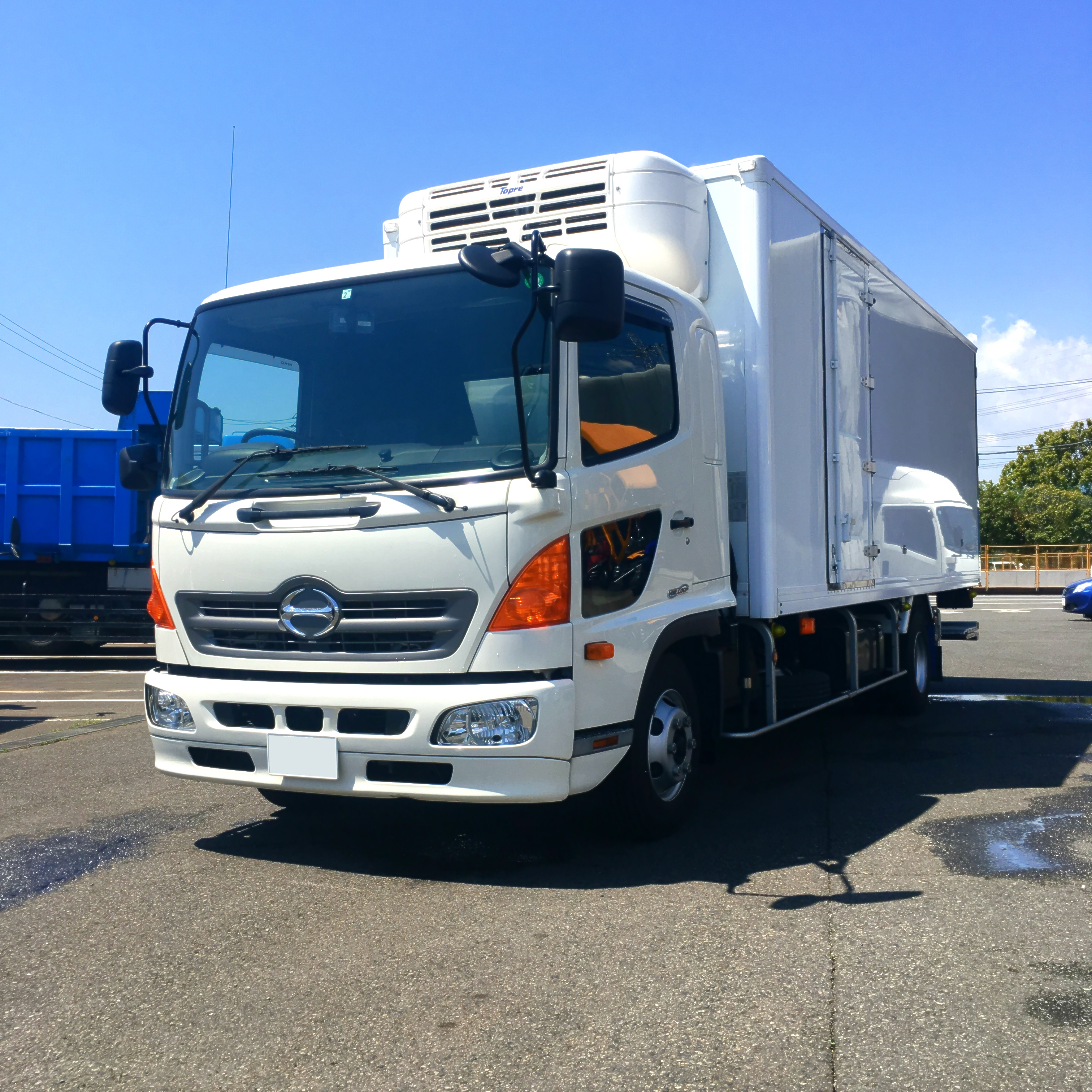 お待たせしました^_^人気の4トン保冷車☆キレイです！ main.jpg