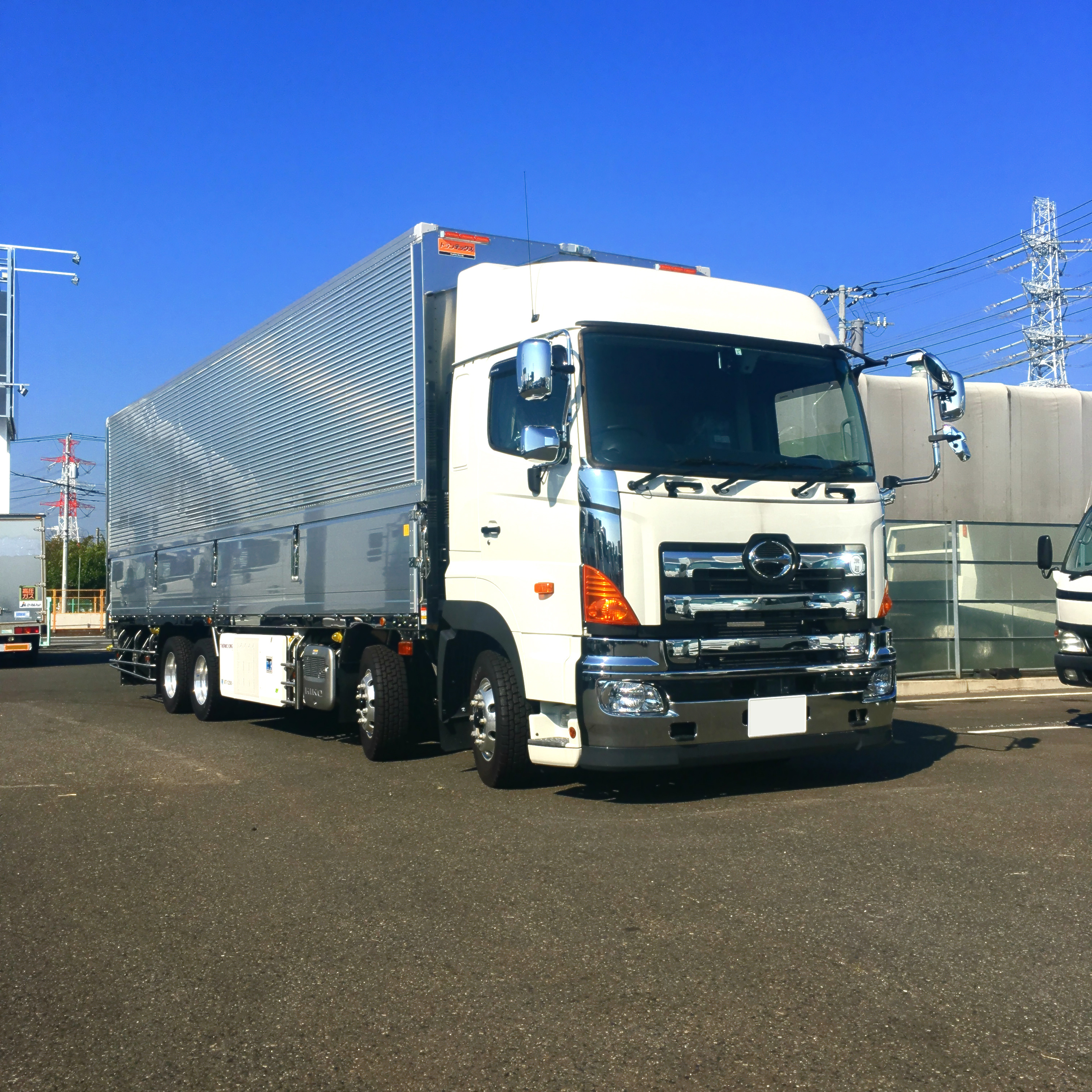 バツ テリーの２台口 最高のコンビで乗りこなす ぜったい欲しい 極上大型冷凍ウイング 未使用車 大型冷凍ウイング車 婚活トラック