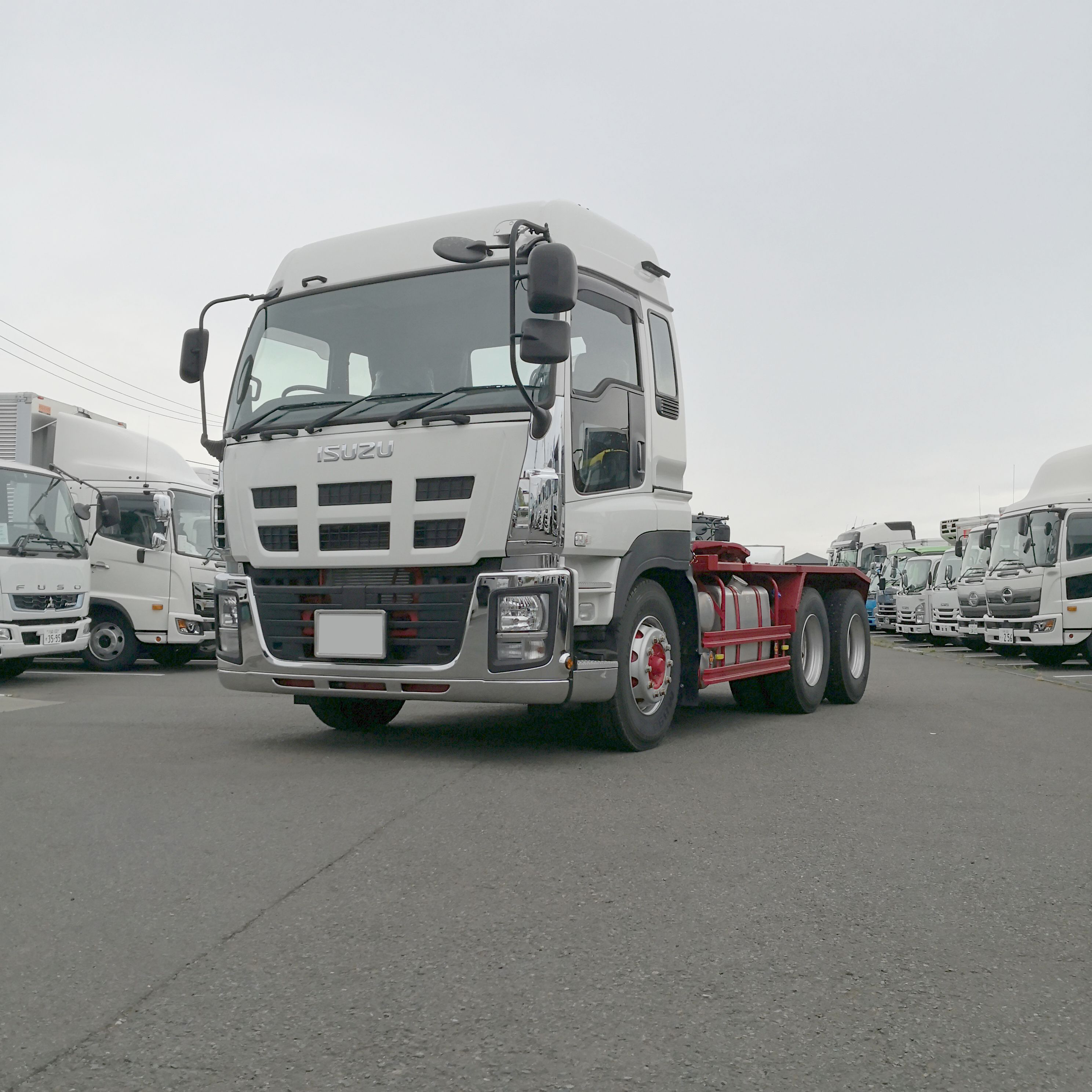 梅雨にただよう新車の薫り フレッシュフレッシュフレッシュ 5馬力の 推定 未使用新古ちゃんがやってきた 未使用車 ２デフトラクター 婚活トラック